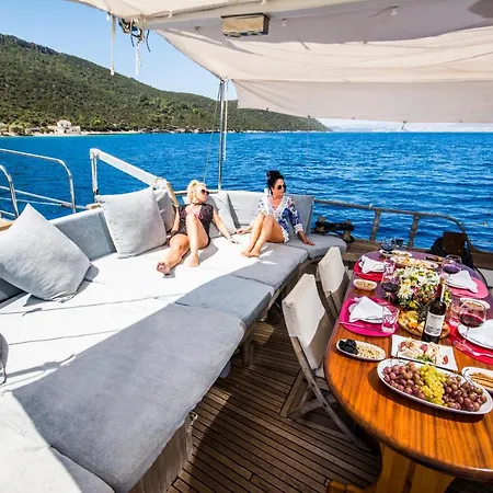Barbaros Yachting Private Gulet 3 Cabins 船屋 博德鲁姆