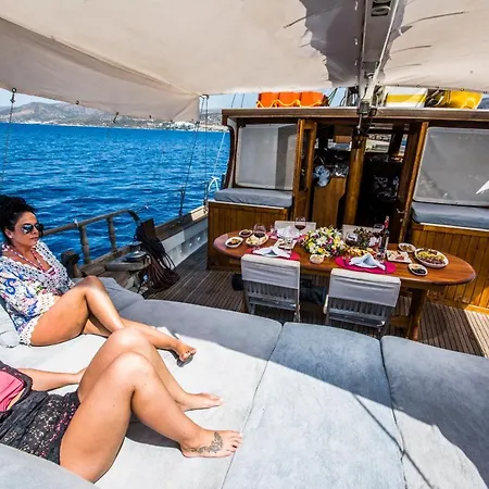 Barbaros Yachting Private Gulet 3 Cabins 博德鲁姆