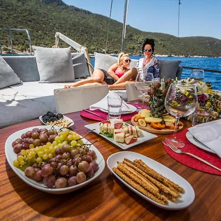 Barbaros Yachting Private Gulet 3 Cabins 博德鲁姆