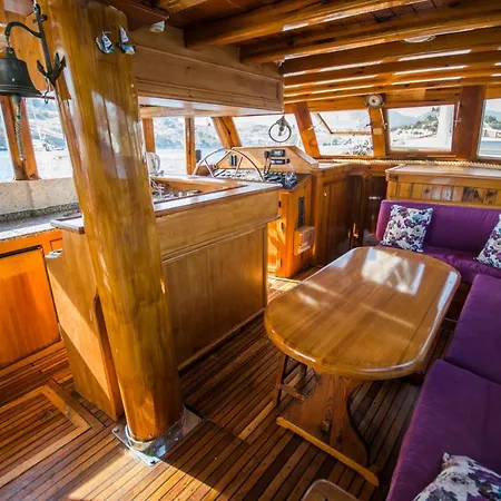 Barbaros Yachting Private Gulet 3 Cabins 船屋